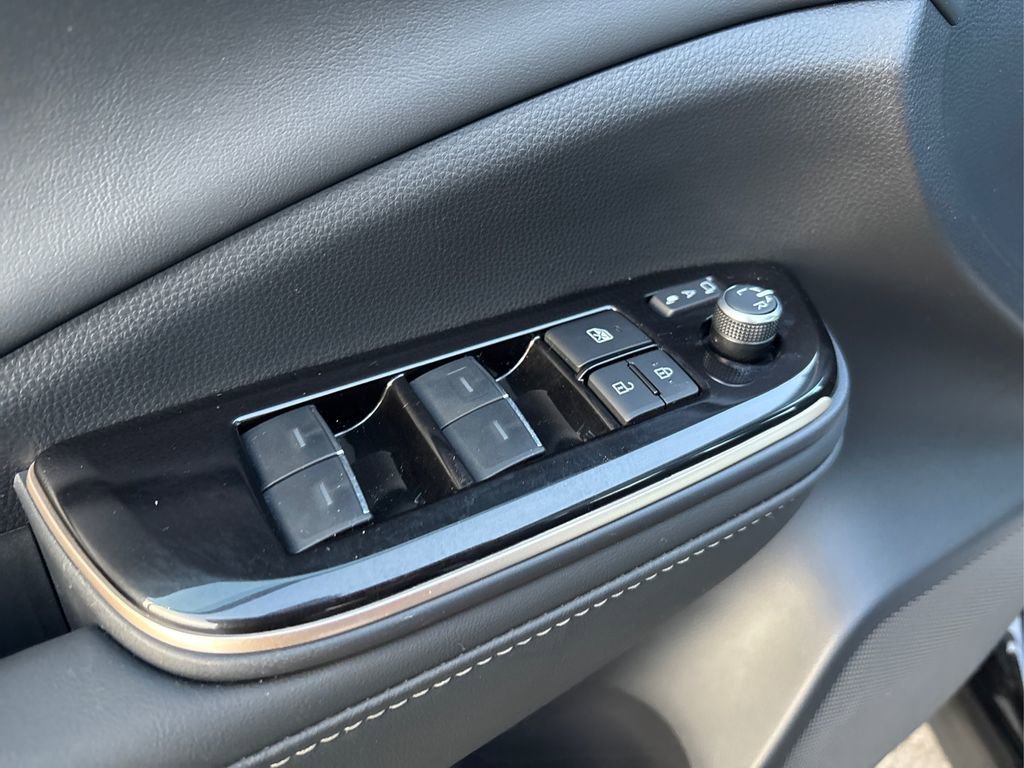 Used 2025 Toyota Crown Signia Limited image 36