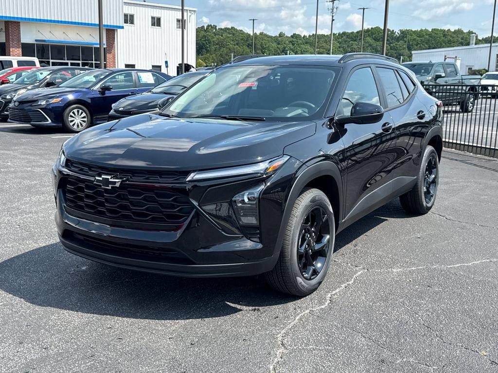 New 2026 Chevrolet Trax LT w/ Driver Confidence Package FWD image 2