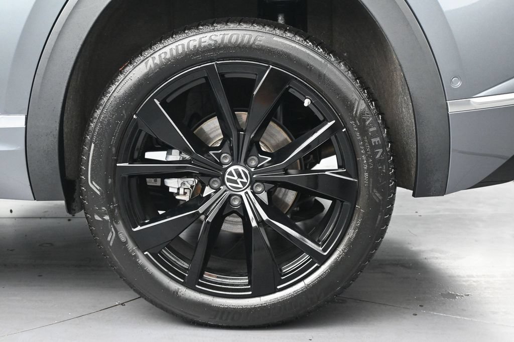 Used 2025 Volkswagen Atlas Cross Sport SEL Premium R-Line AWD/4WD image 35