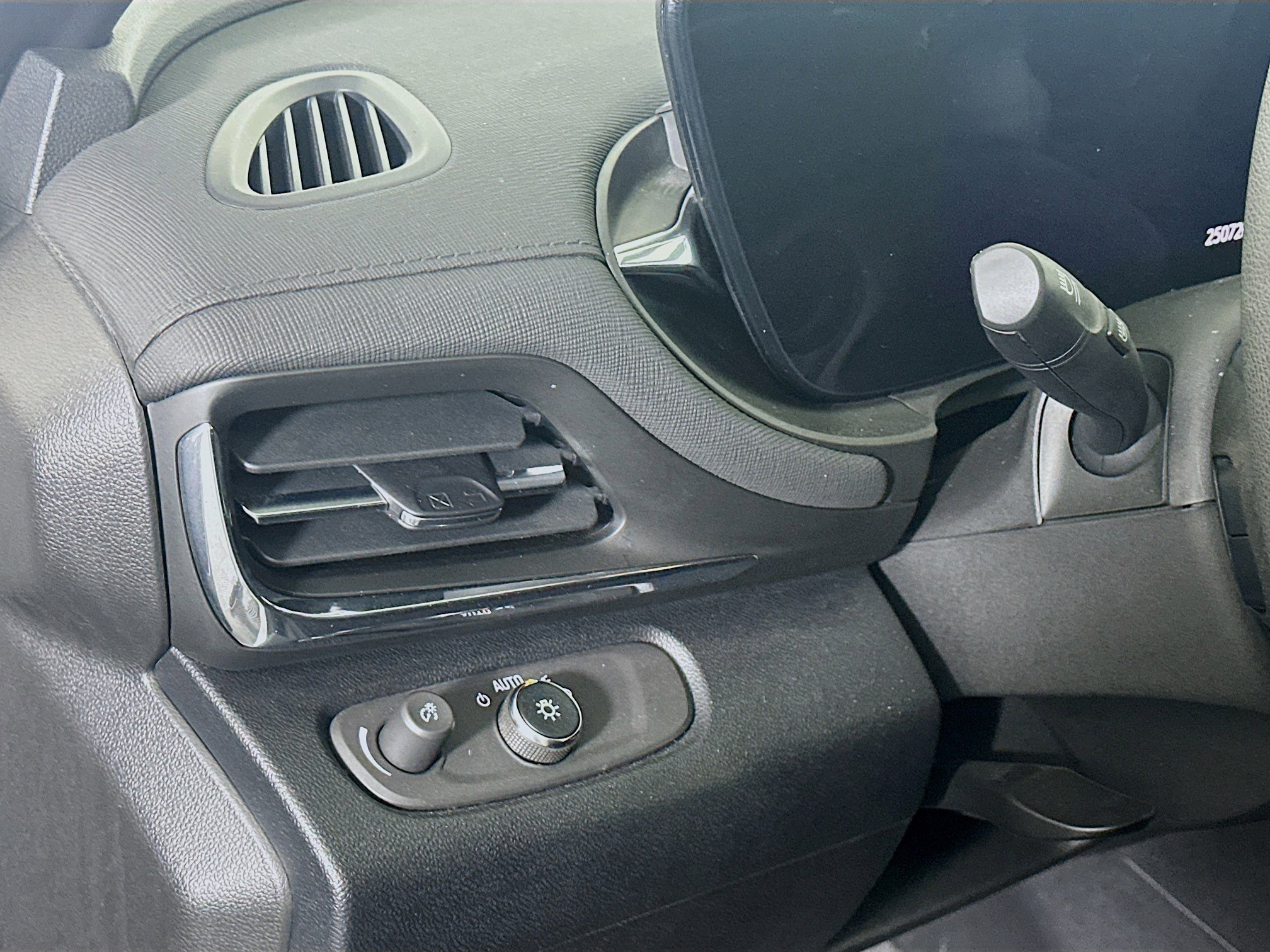 Used 2025 Buick Envista Preferred FWD image 16