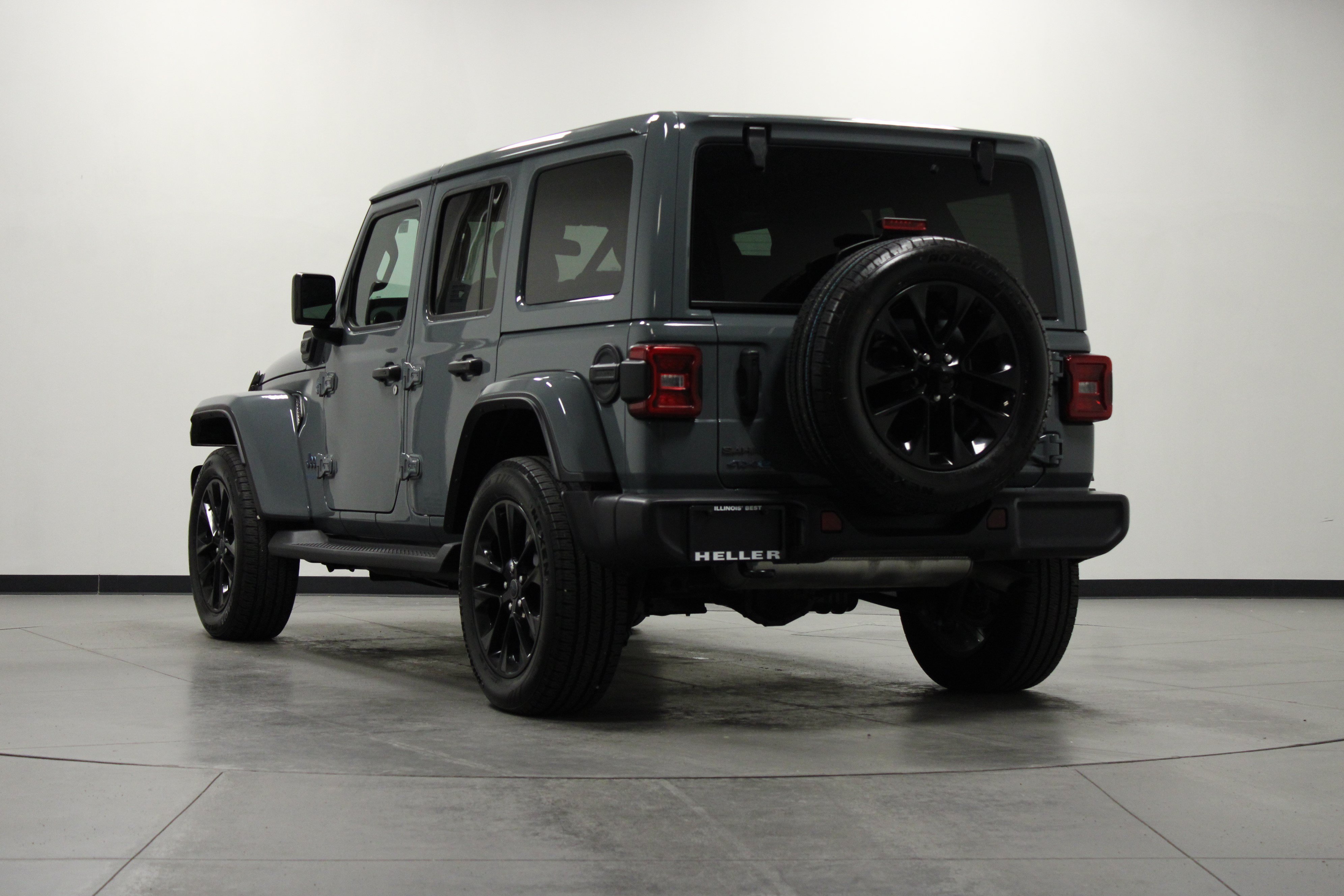 Used 2025 Jeep Wrangler Unlimited Sahara AWD/4WD image 6