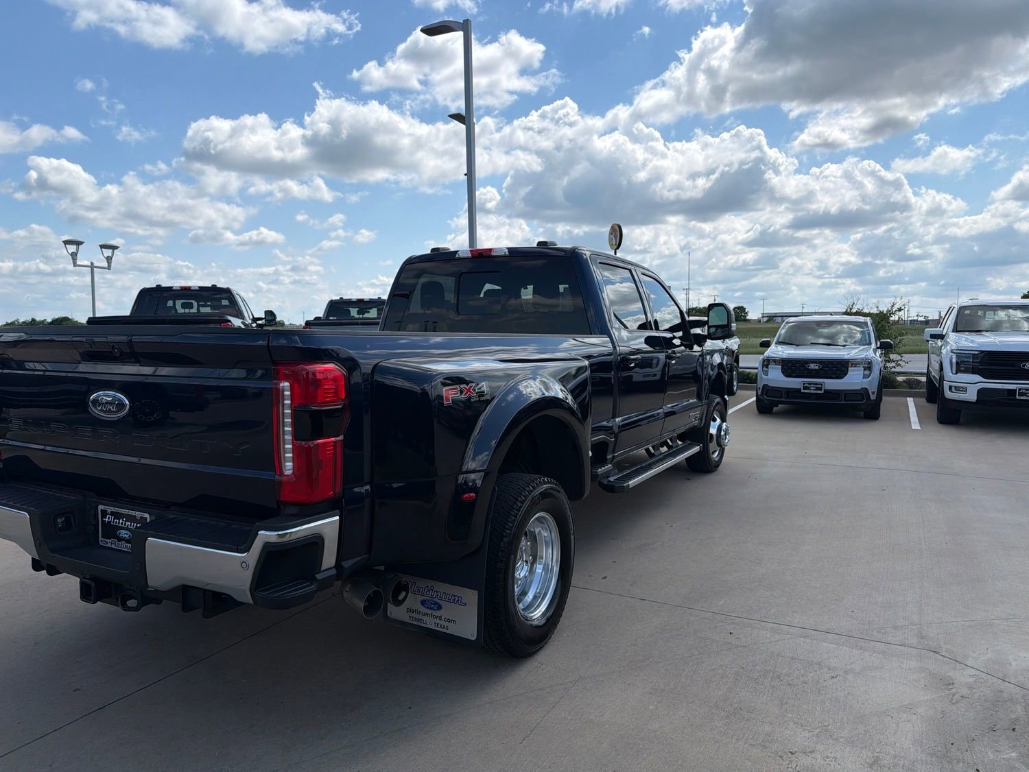 Used 2024 Ford F350 Lariat w/ FX4 Off-Road Package AWD/4WD image 5