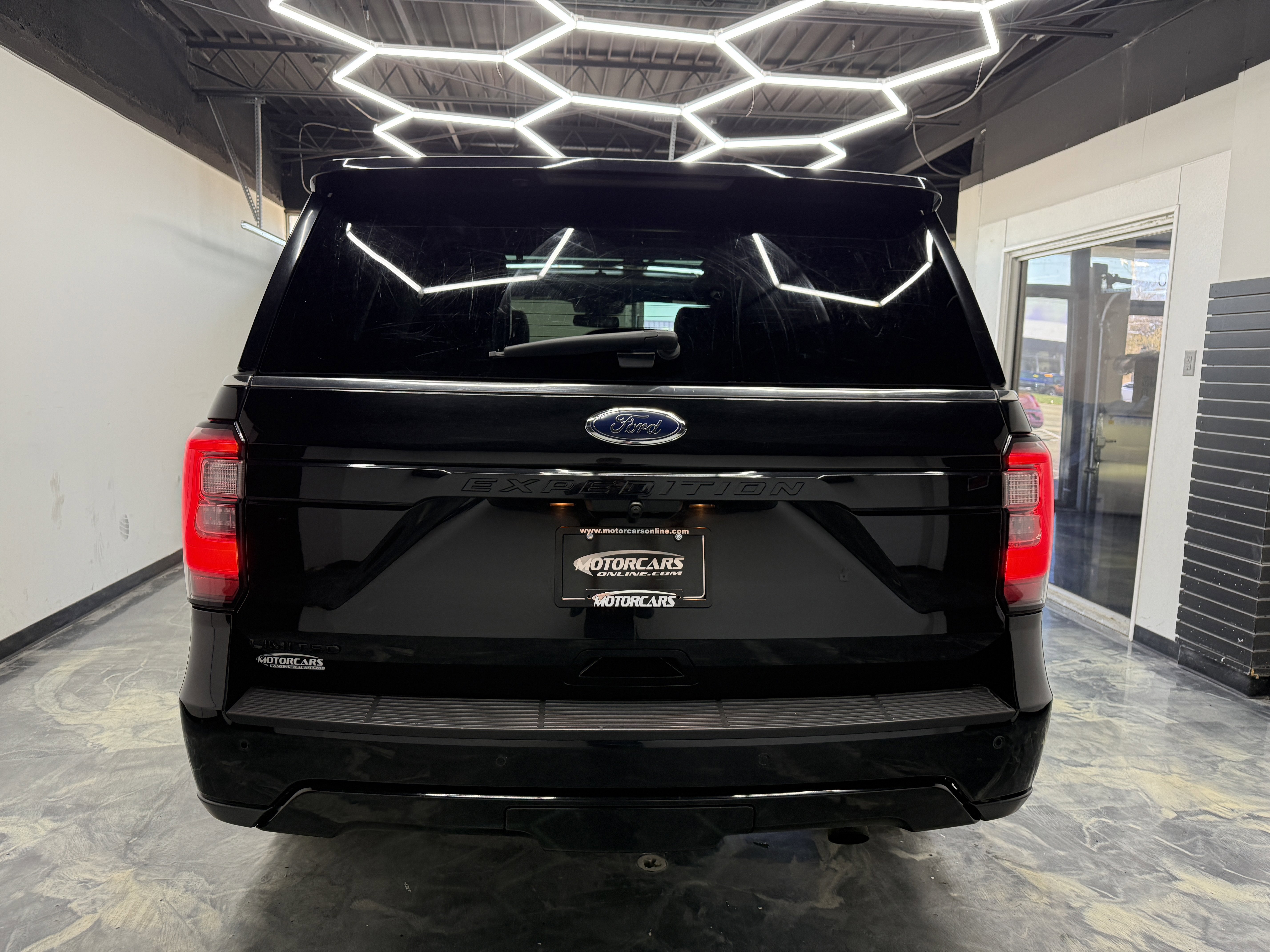 Used 2019 Ford Expedition Limited w/ Equipment Group 303A AWD/4WD image 4