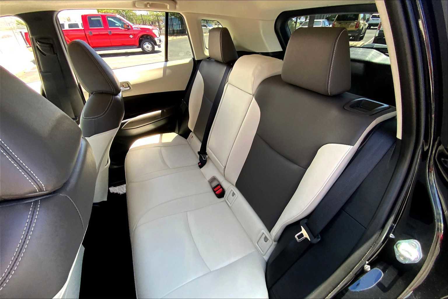 Certified 2024 Toyota Corolla Cross XLE image 17