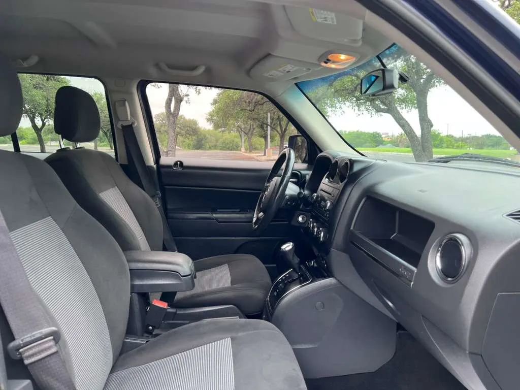 Used 2017 Jeep Patriot Latitude FWD image 30