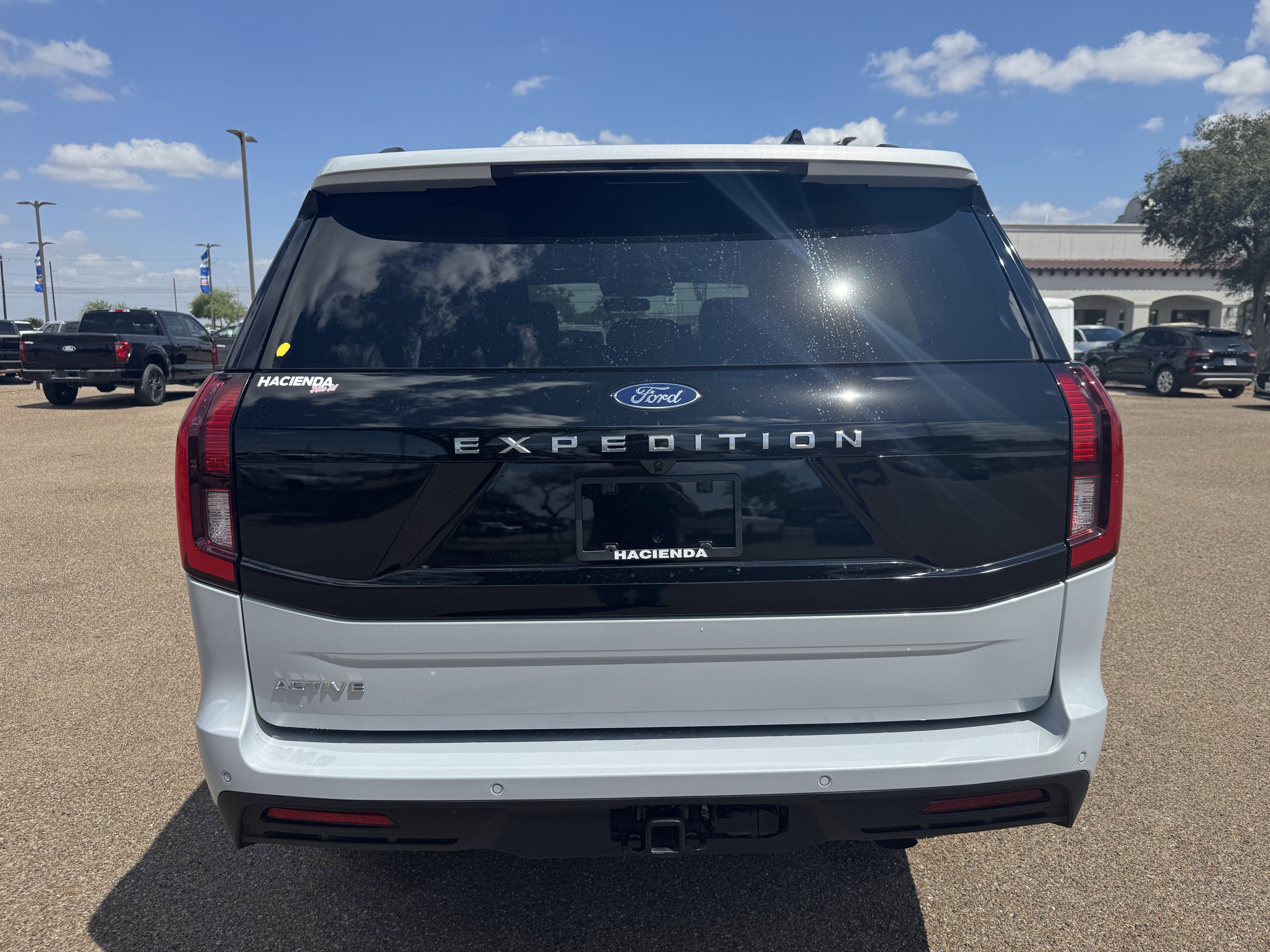New 2026 Ford Expedition Active image 3