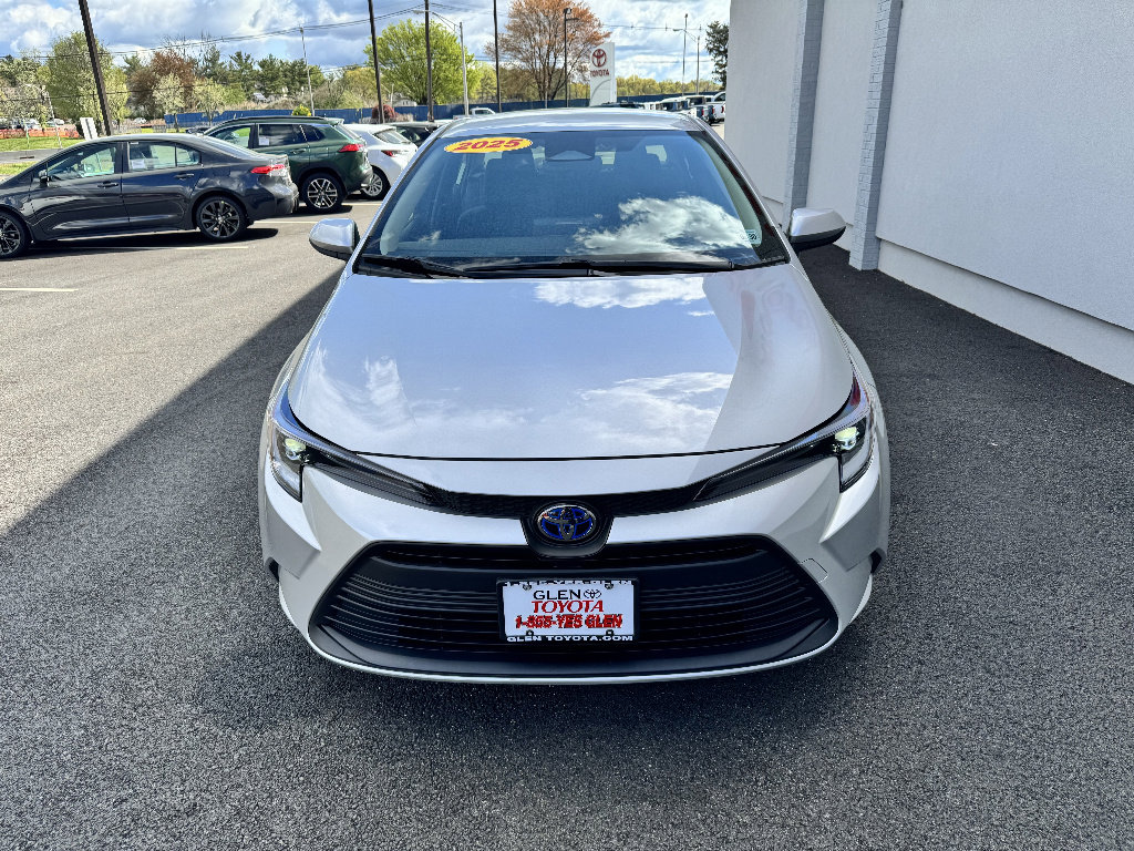 Used 2025 Toyota Corolla LE w/ LE Premium Package AWD/4WD image 3