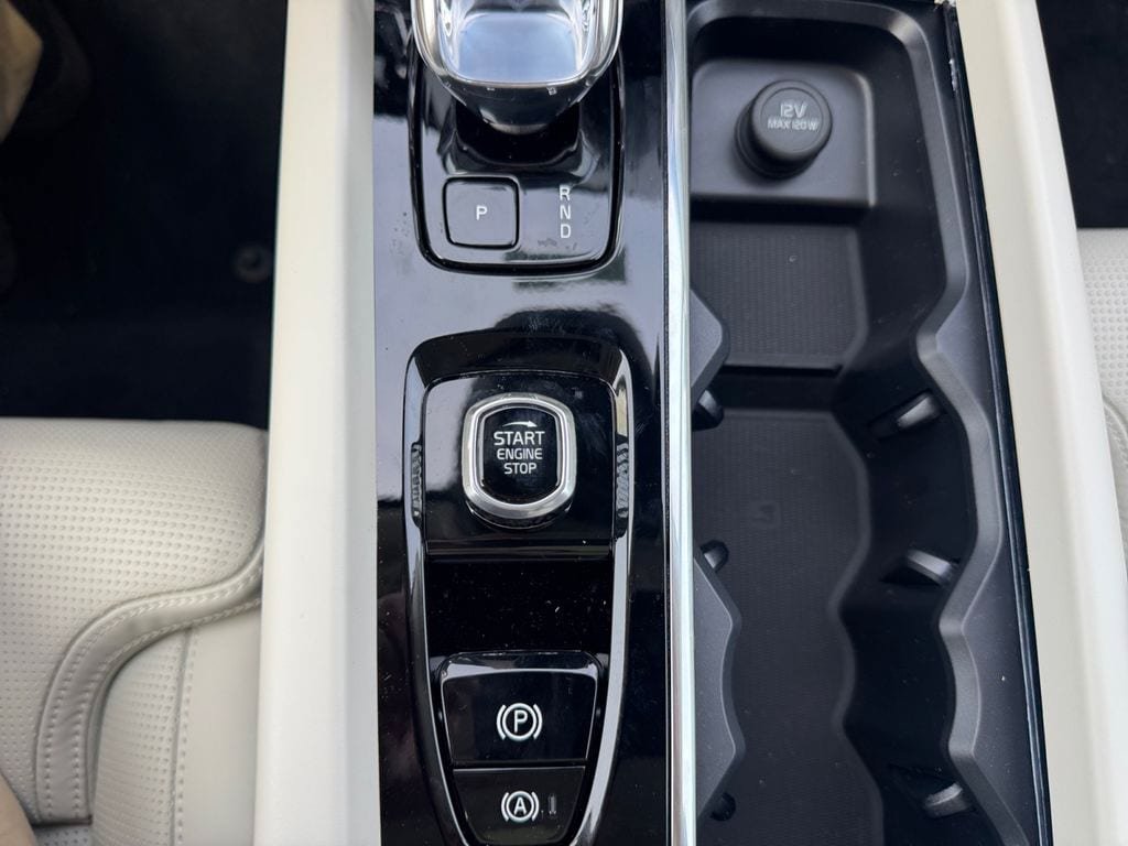 New 2026 Volvo XC60 B5 Ultra w/ Protection Package Premier AWD/4WD image 18