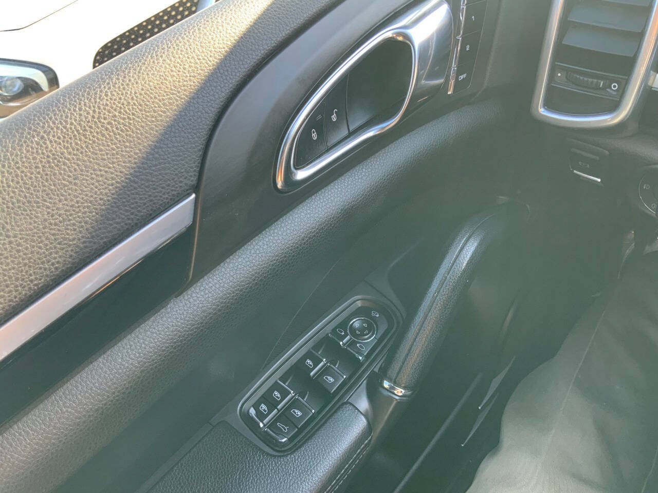 Used 2012 Porsche Cayenne AWD/4WD image 22