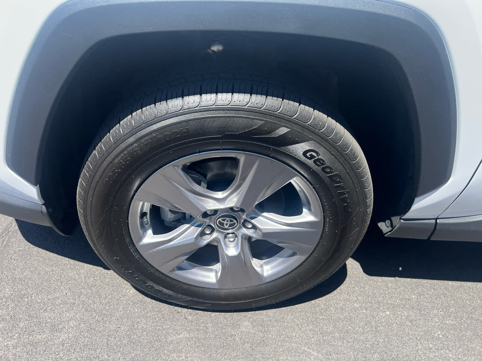 Certified 2025 Toyota RAV4 LE AWD/4WD image 6
