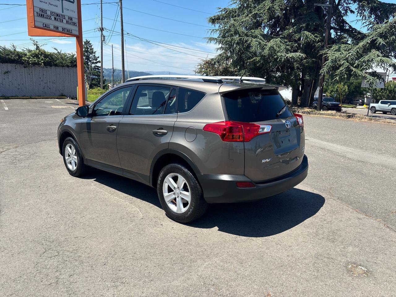 Used 2014 Toyota RAV4 XLE AWD/4WD image 12