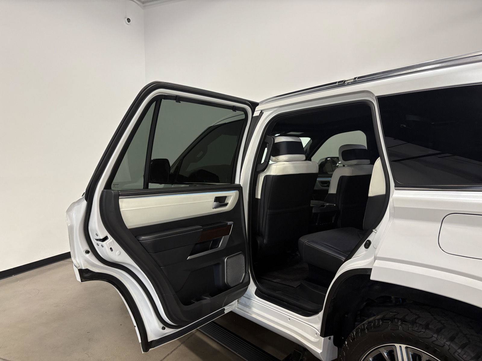 Used 2025 Toyota Sequoia Capstone AWD/4WD image 26