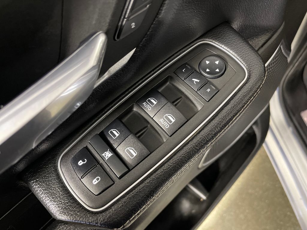 Used 2022 RAM 1500 Laramie AWD/4WD image 16