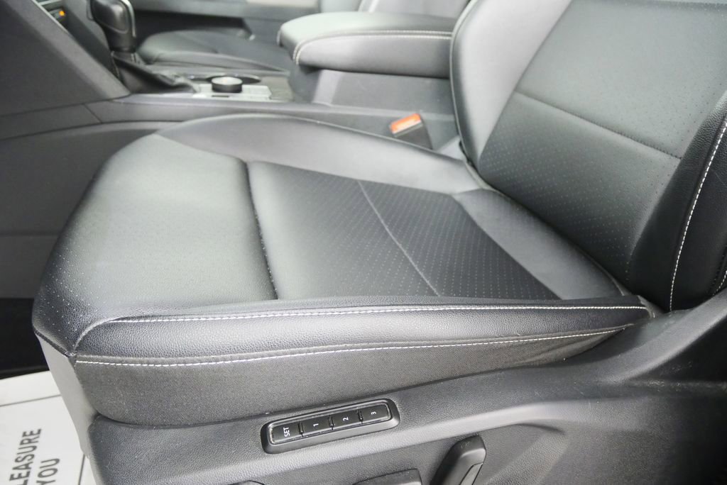 Used 2021 Volkswagen Atlas SEL R-Line image 9