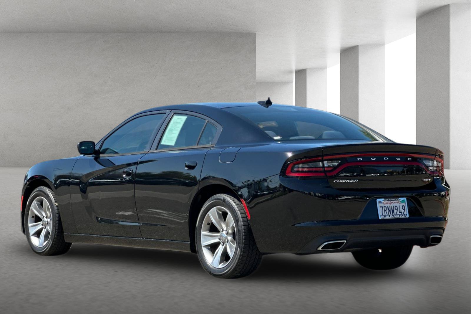 Used 2016 Dodge Charger SXT RWD image 6