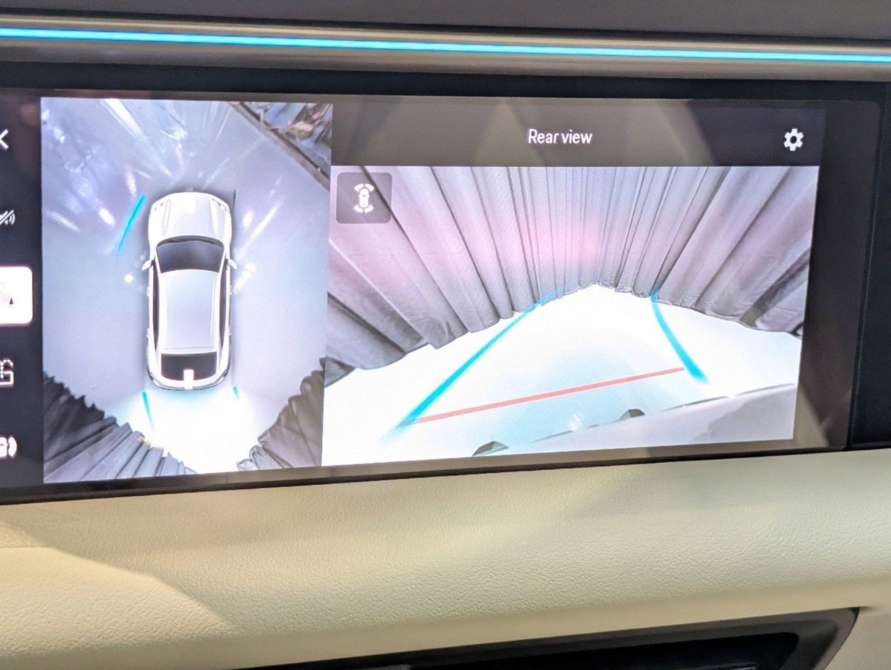 New 2025 Porsche Macan 4S Electric image 25