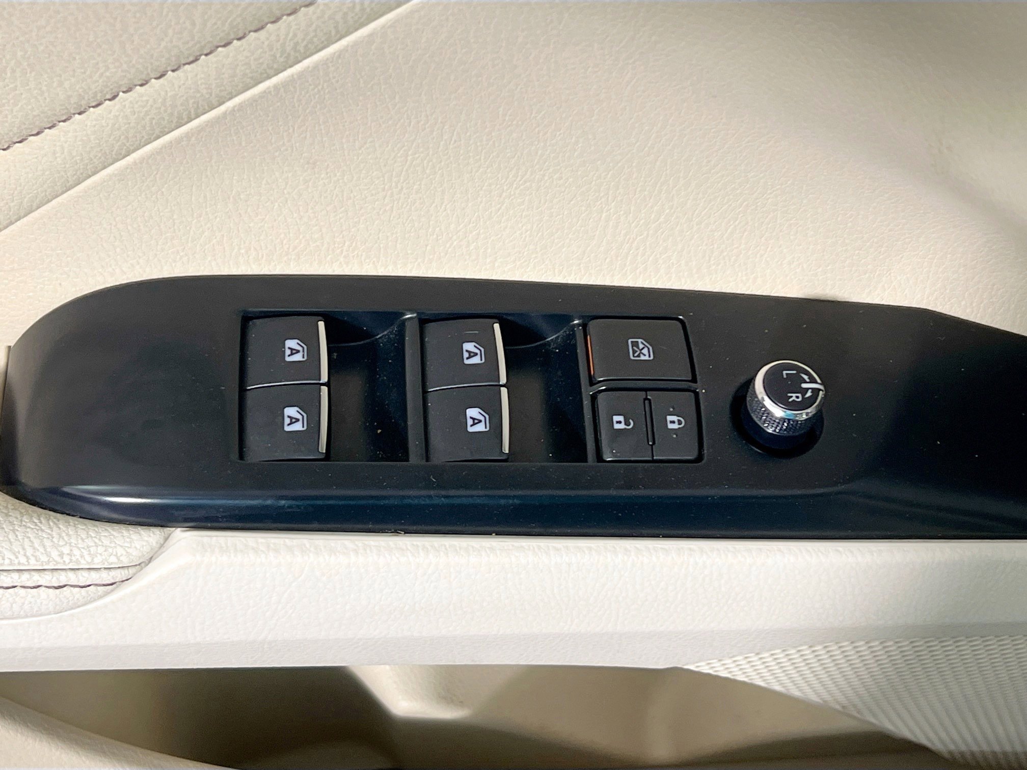 Used 2018 Toyota Camry XLE w/ Audio Package FWD image 16