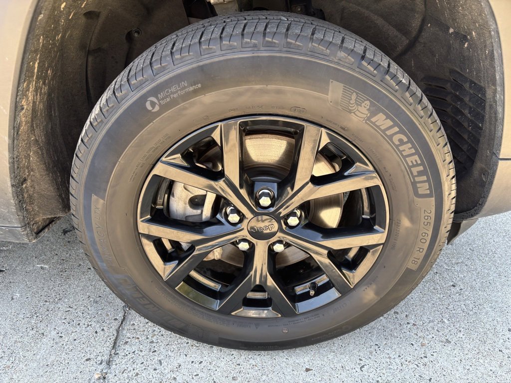 Used 2024 Jeep Grand Cherokee L Laredo image 11