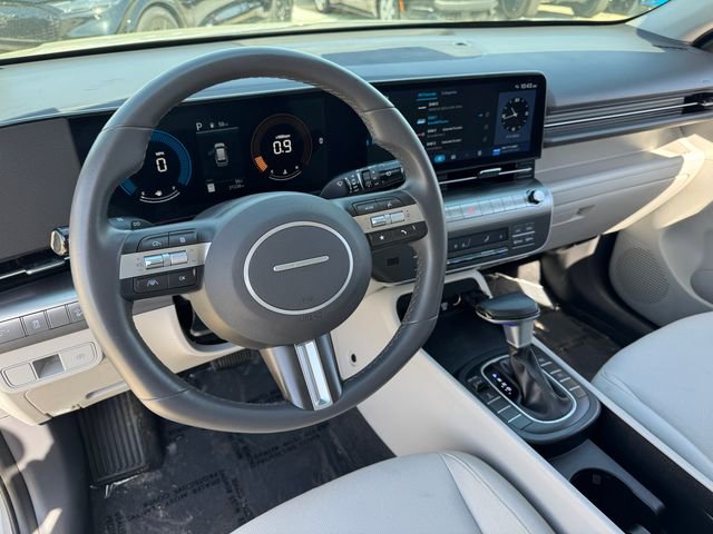 Used 2025 Hyundai Kona SEL image 3