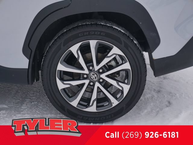 Used 2023 Toyota Corolla Cross XLE FWD image 39