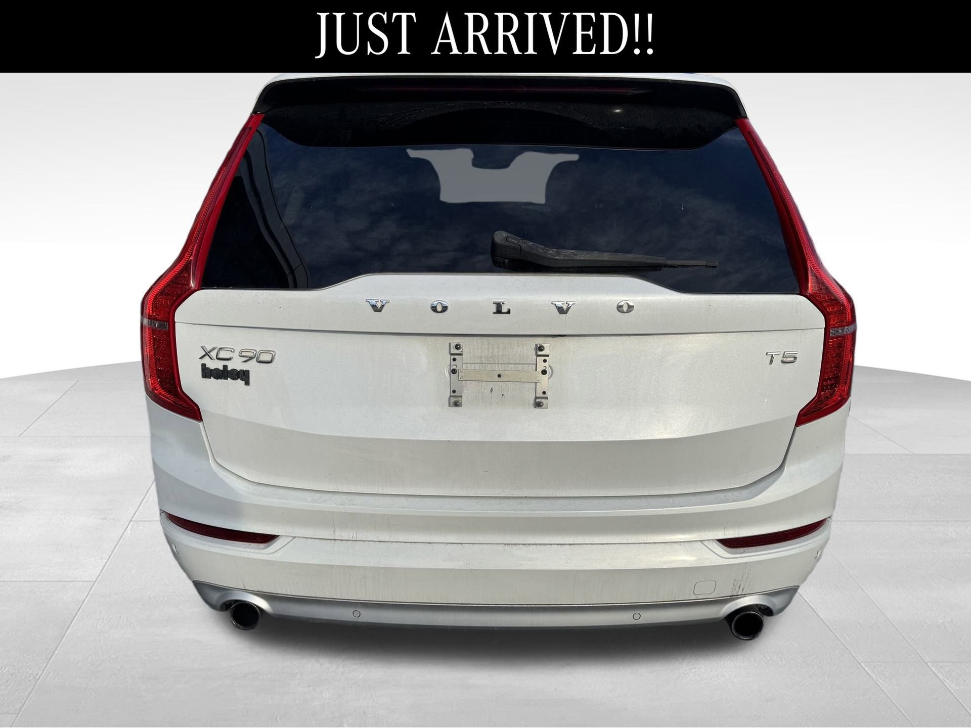 Used 2018 Volvo XC90 T5 Momentum w/ Convenience Package image 4