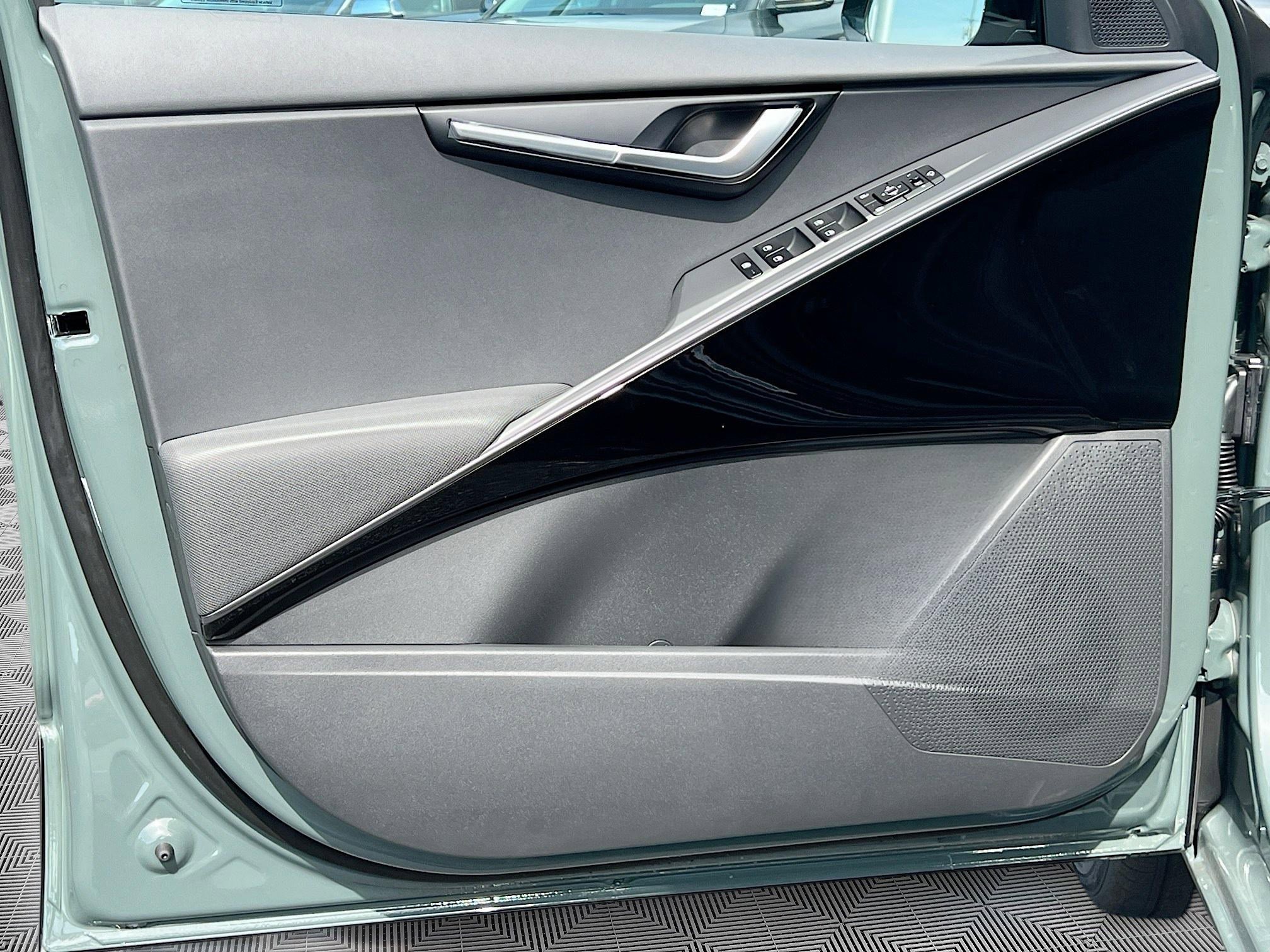 New 2025 Kia Niro EX Touring image 20