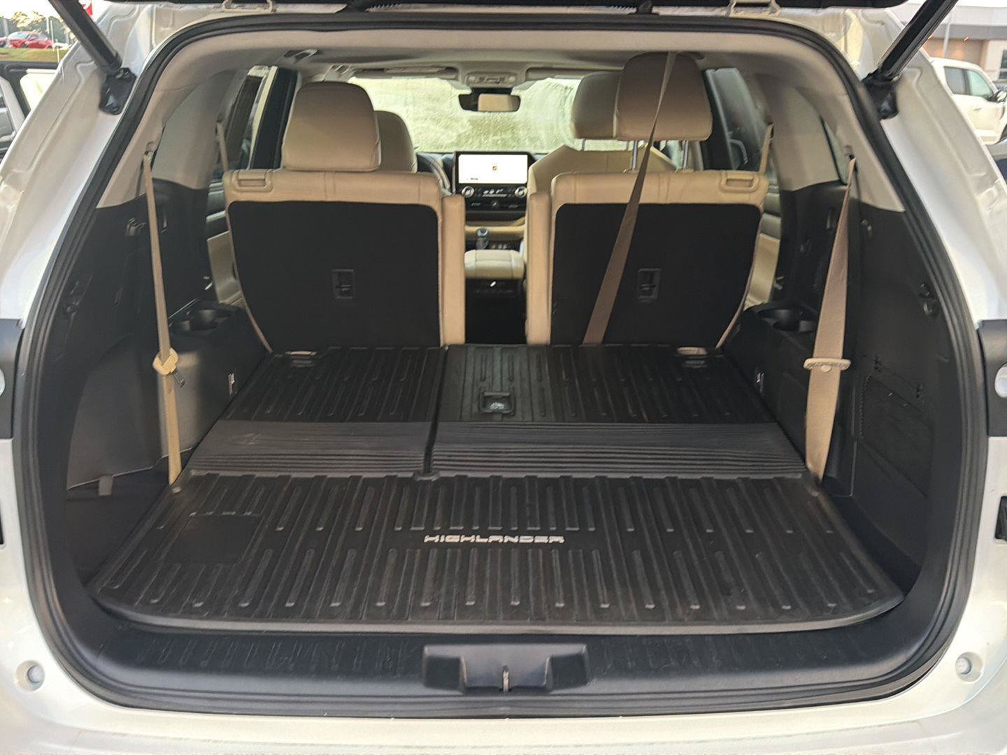 Used 2023 Toyota Highlander XLE FWD image 34