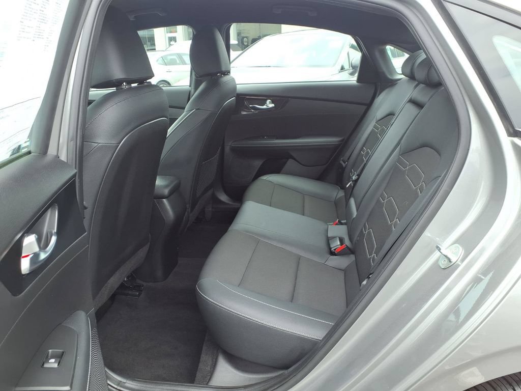 Used 2025 Kia Sorento S AWD/4WD image 16