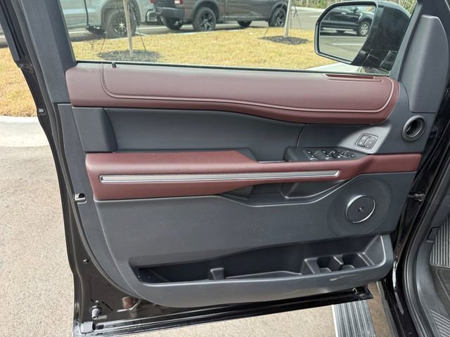 Used 2024 Ford Expedition Max Limited image 4