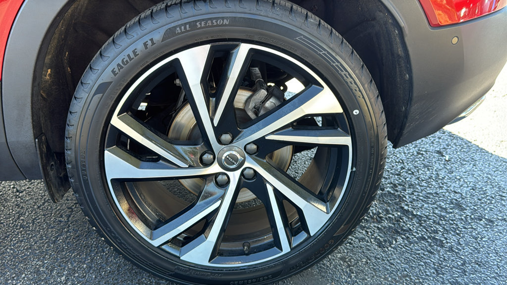 Used 2019 Volvo XC40 T5 R-Design AWD/4WD image 9