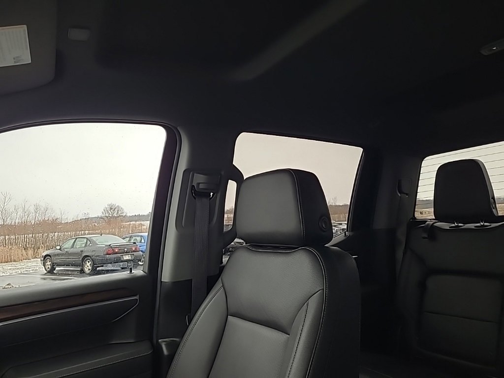 Certified 2025 GMC Sierra 1500 SLT image 35