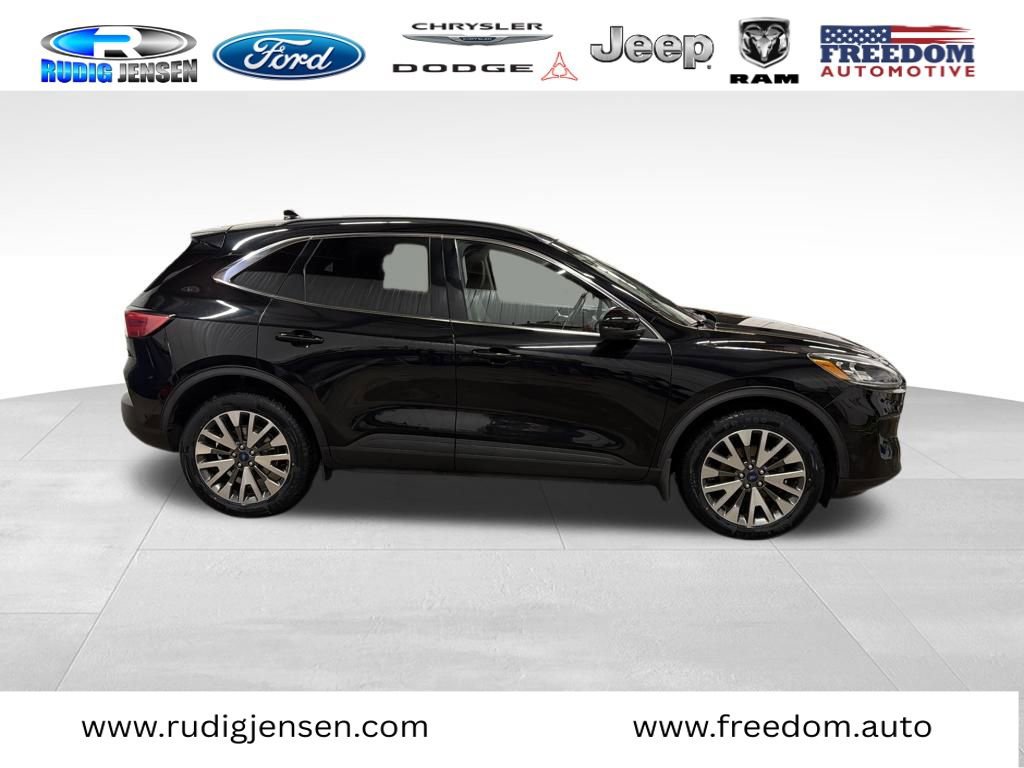 Used 2020 Ford Escape Titanium image 2