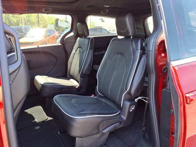 New 2027 Chrysler Pacifica Limited FWD image 28