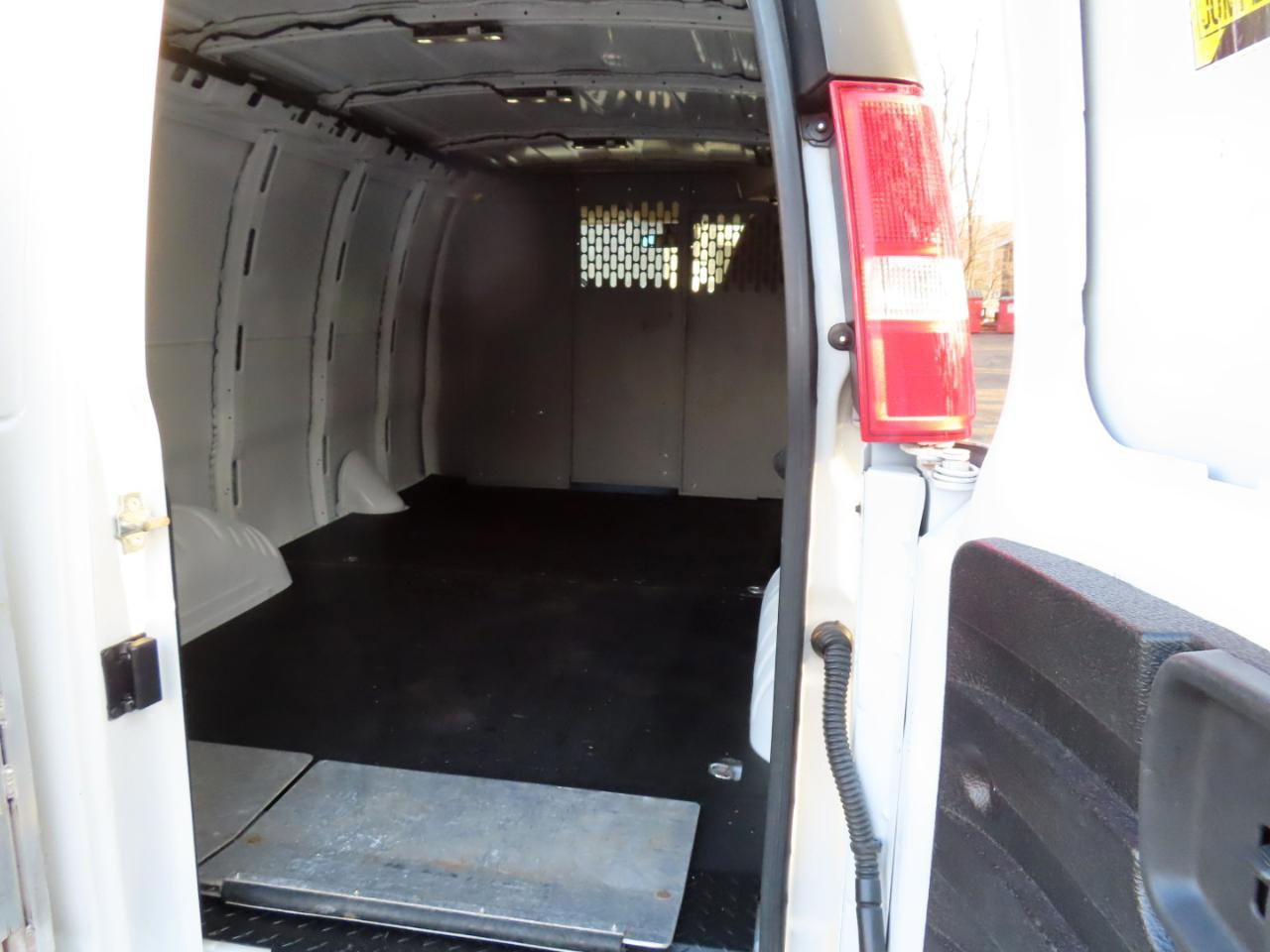 Used 2022 Chevrolet Express 3500 w/ Driver Convenience Package image 13