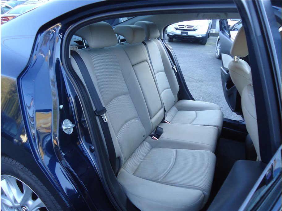 Used 2014 MAZDA MAZDA3 i Touring w/ Technology Package FWD image 13