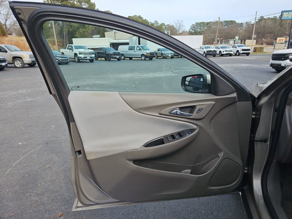 Used 2022 Chevrolet Malibu LS w/ Driver Confidence Package II FWD image 14