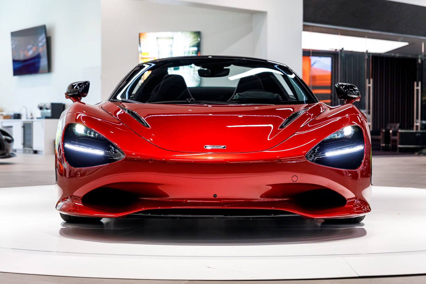 Used 2027 McLaren 750S Spider RWD image 18