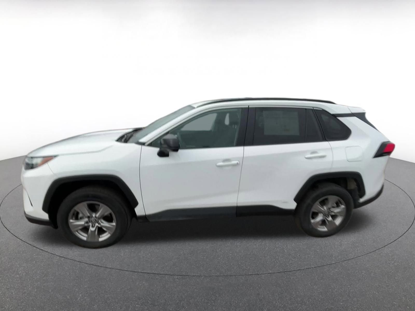 Used 2025 Toyota RAV4 LE image 9