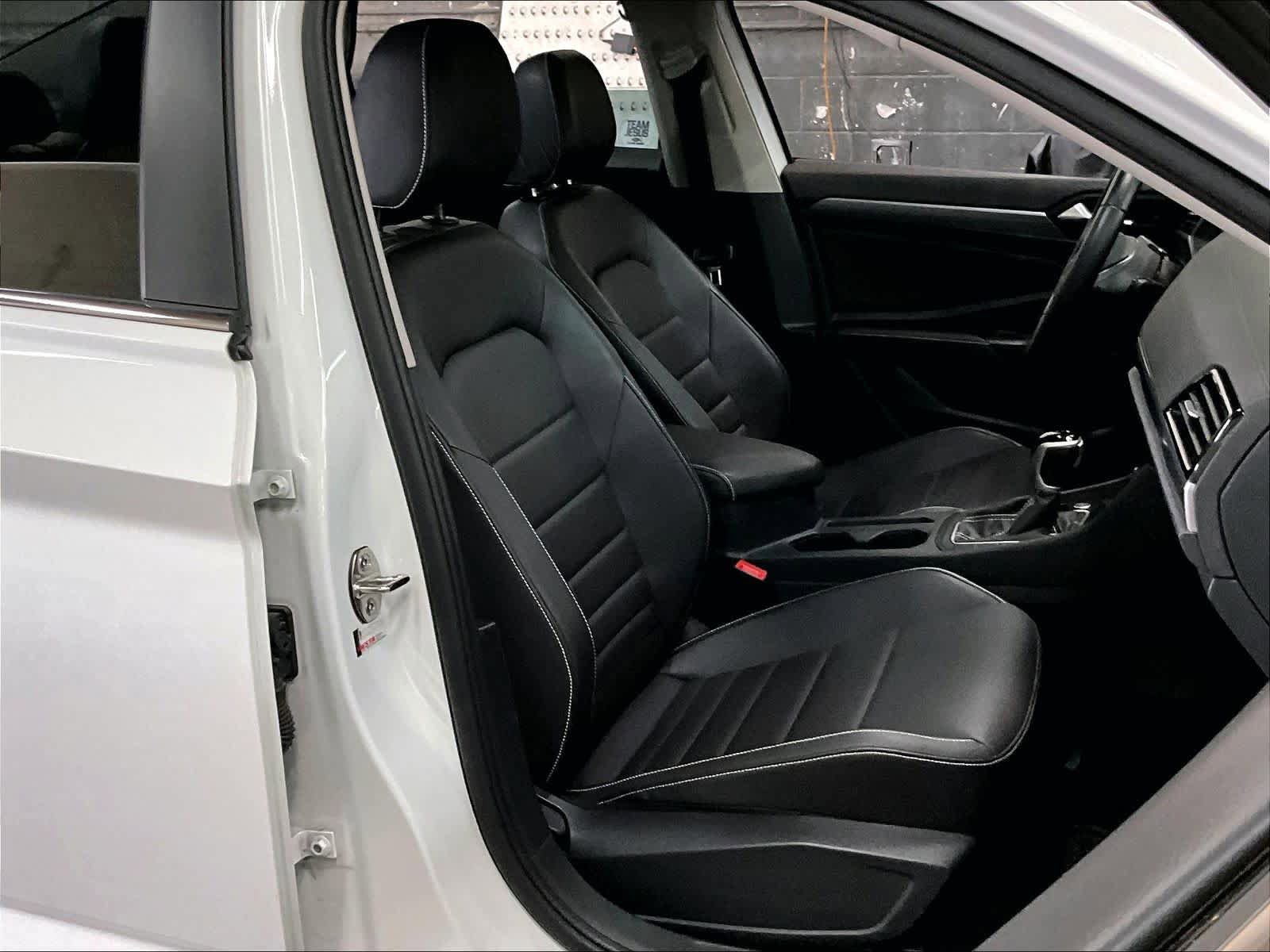 Used 2024 Volkswagen Jetta SE w/ Panoramic Sunroof Package FWD image 9