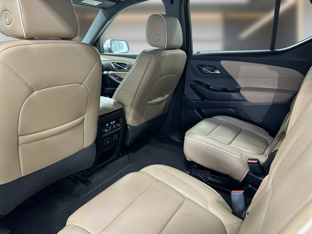 Used 2023 Chevrolet Traverse Premier FWD image 15