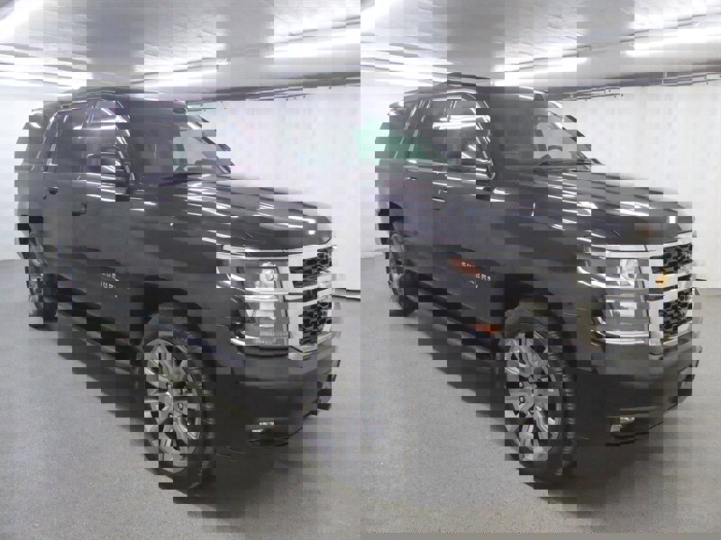 Used 2019 Chevrolet Suburban LT w/ Luxury Package image 1