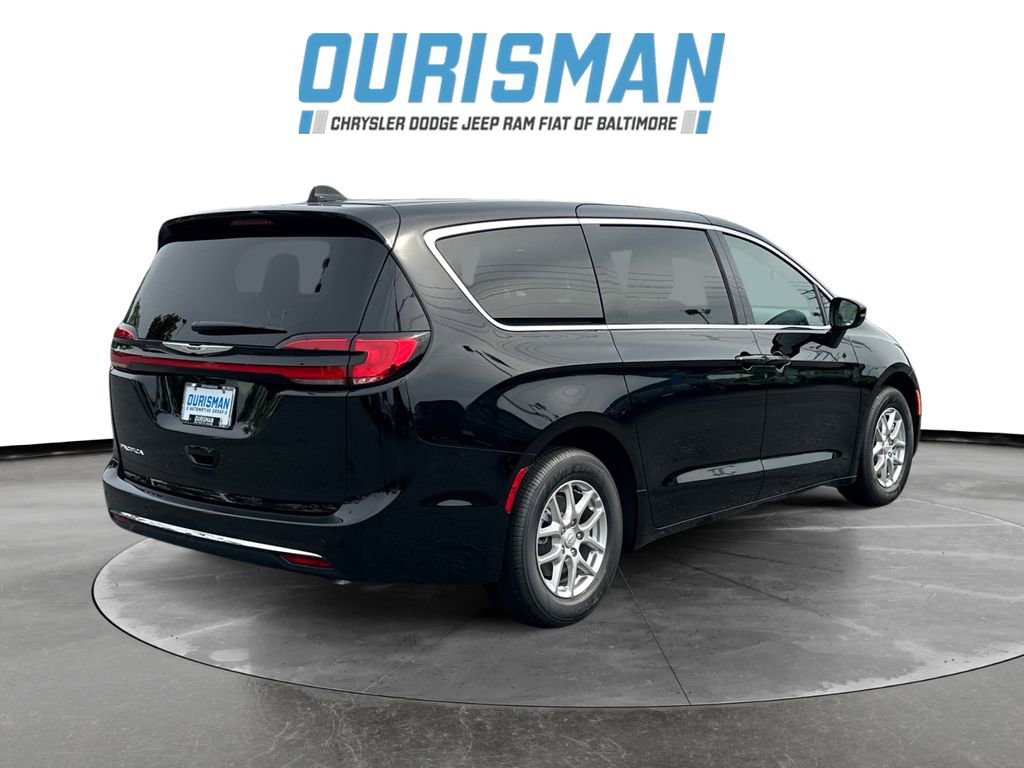 New 2026 Chrysler Pacifica Select image 6