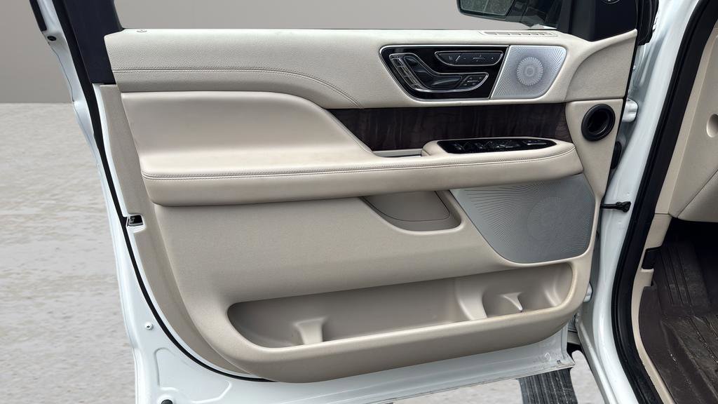 Used 2021 Lincoln Navigator Reserve AWD/4WD image 10