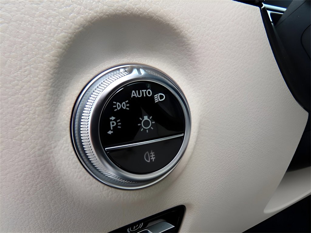 Used 2025 Mercedes-Benz C 300 4MATIC Sedan image 46