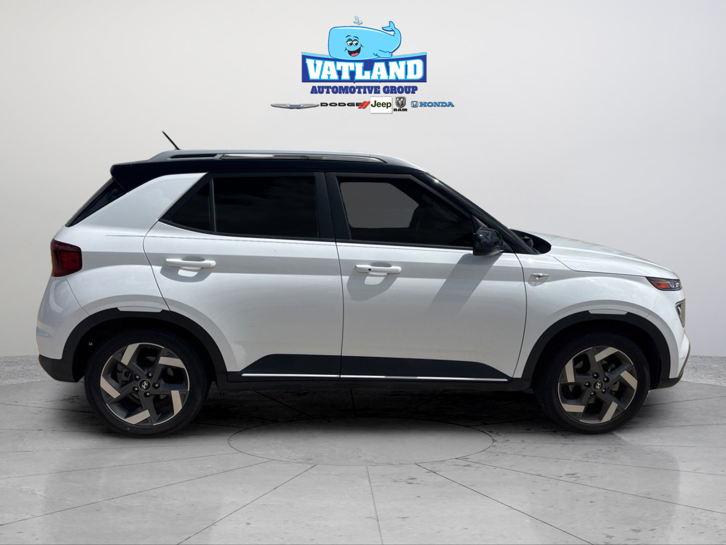 Used 2023 Hyundai Venue Limited FWD image 13