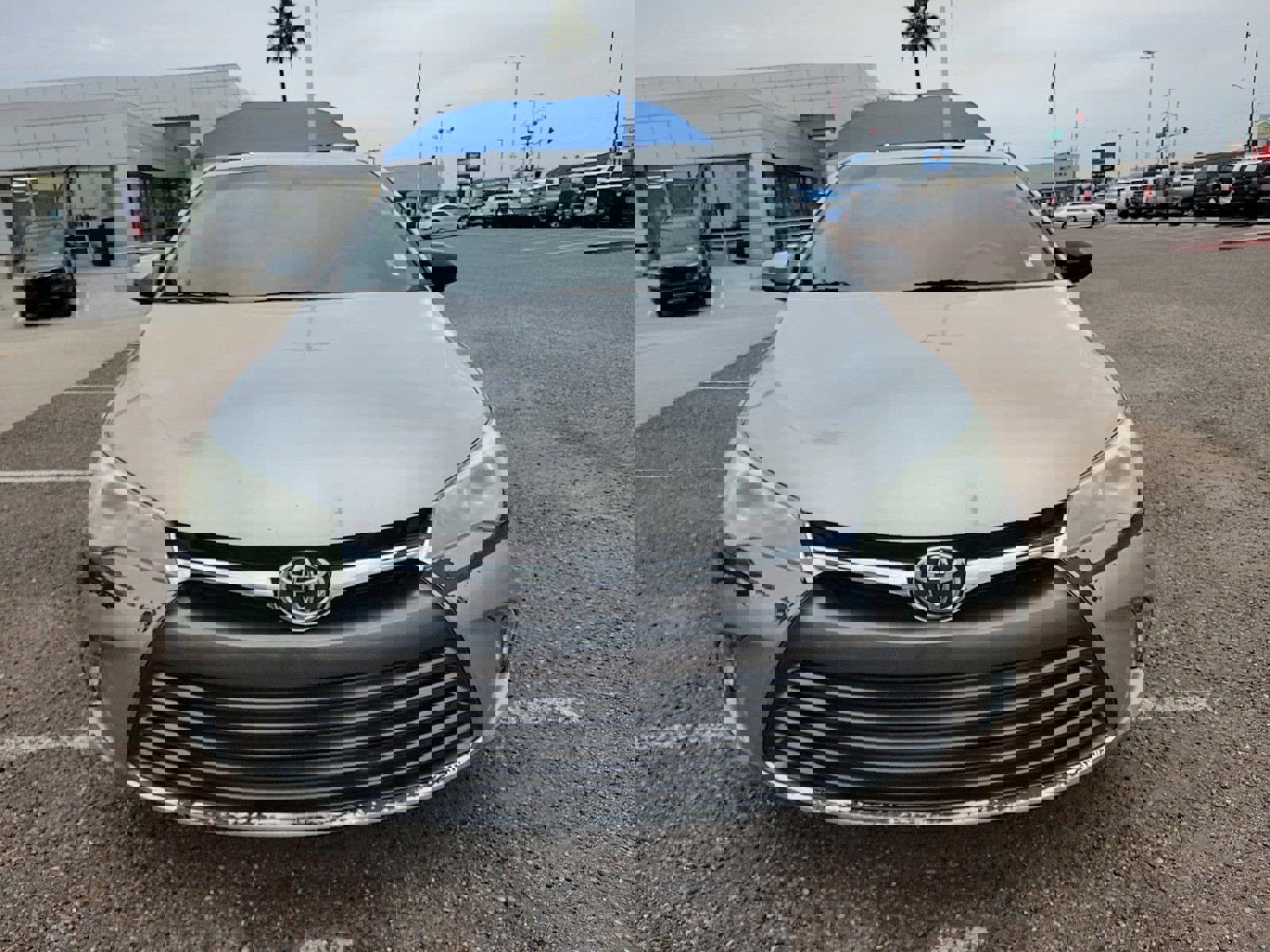 Used 2016 Toyota Camry LE image 3