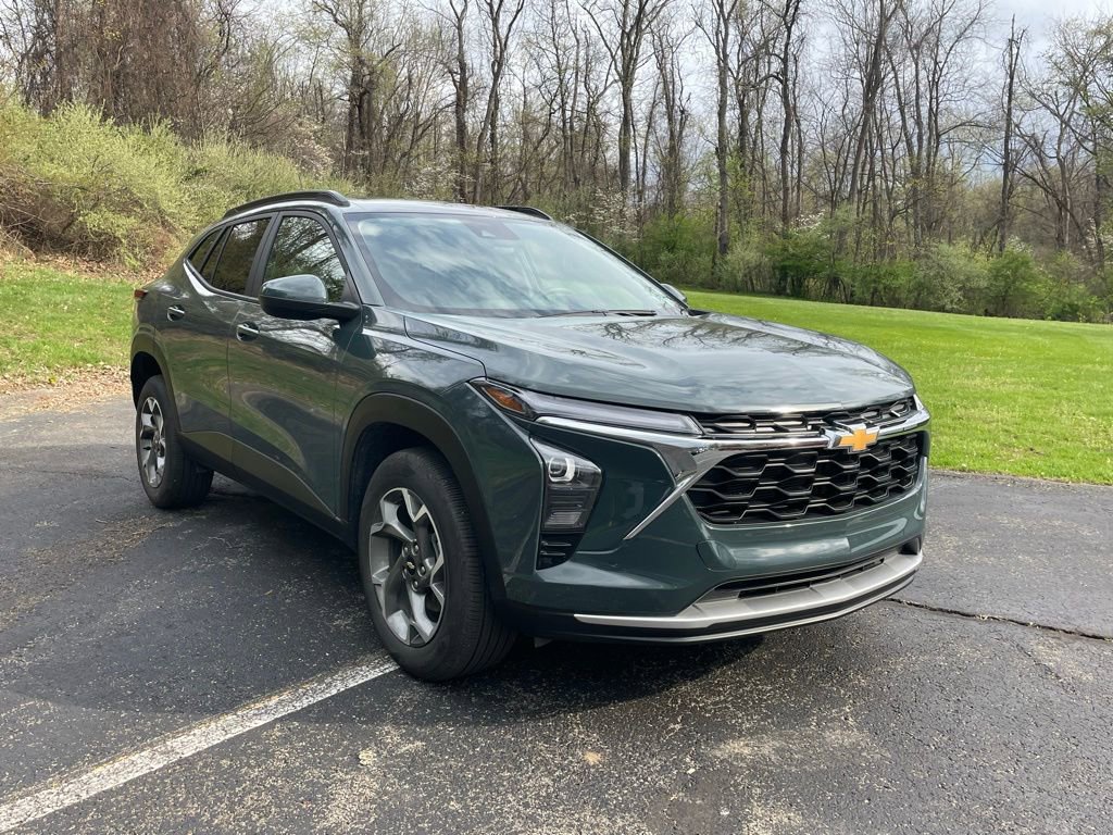 Certified 2025 Chevrolet Trax LT w/ LT Convenience Package image 1