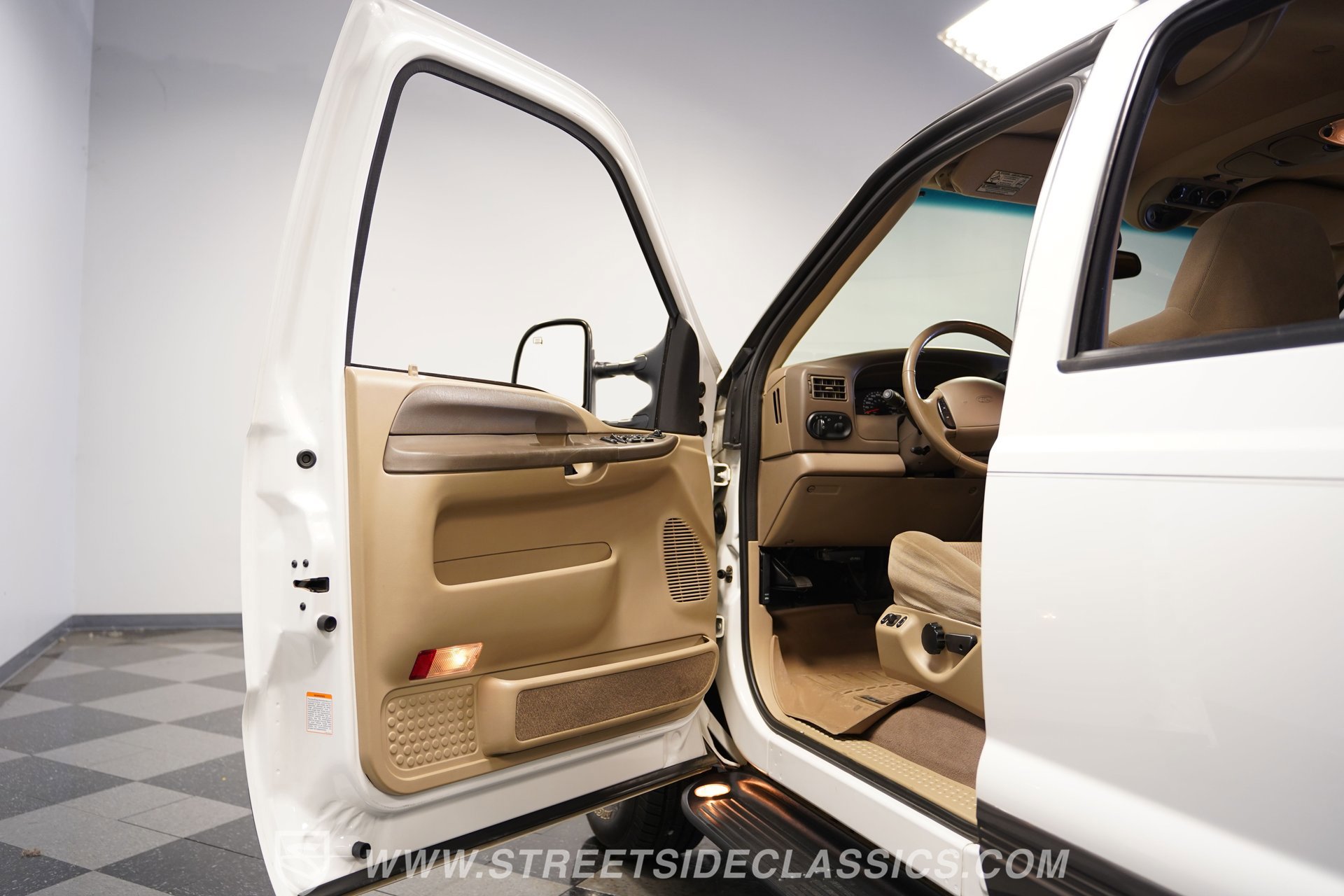 Used 2002 Ford Excursion XLT image 36