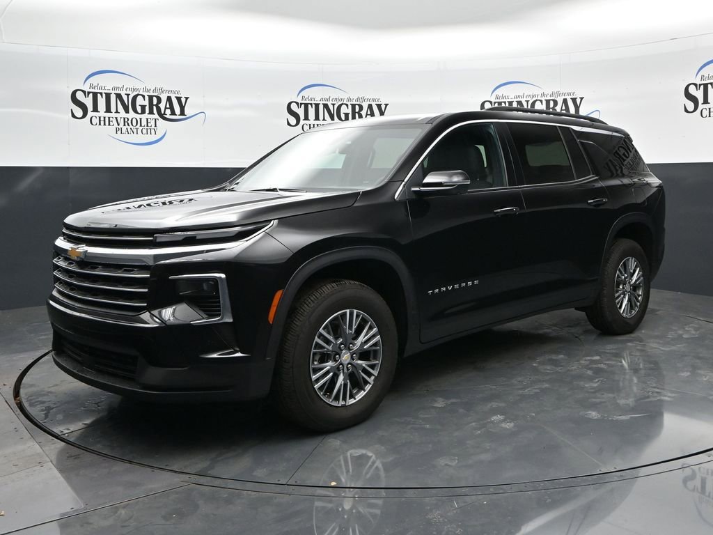 Used 2025 Chevrolet Traverse LT w/ Driver Confidence Package AWD/4WD image 3