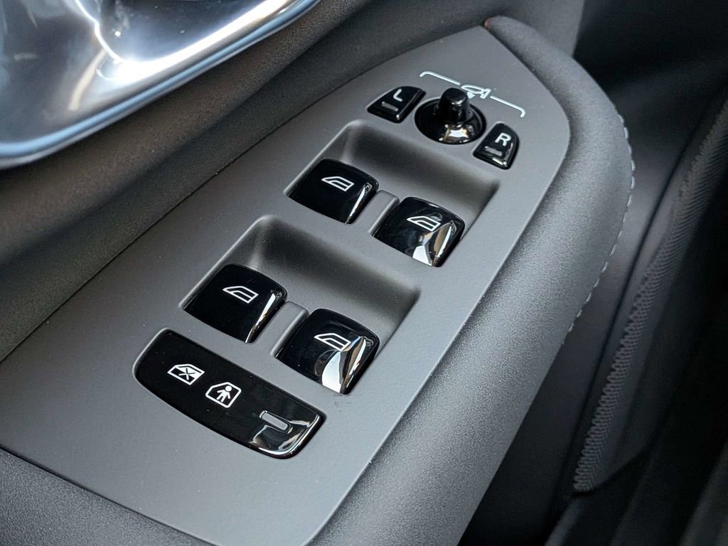New 2026 Volvo XC90 B5 Core AWD/4WD image 26